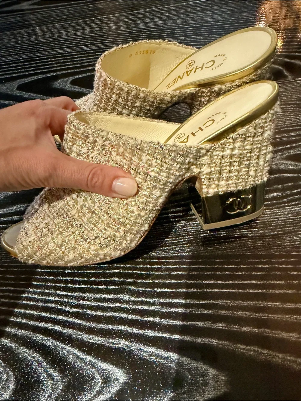 CHANEL tweed open